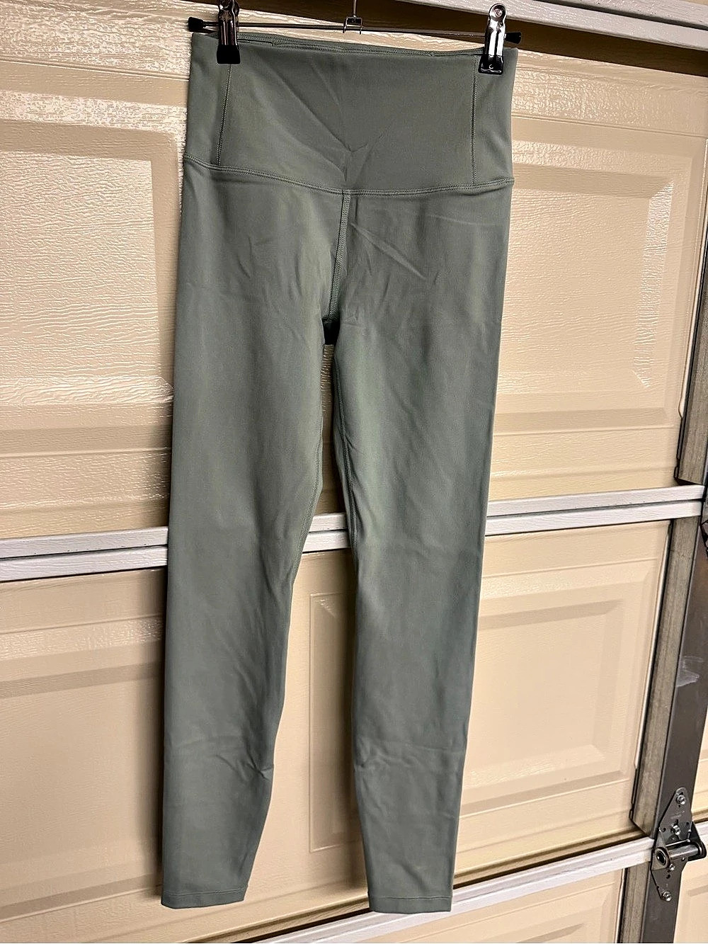 All in Motion Women's Everyday Soft Ultra High-Rise Pocketed Leggings